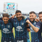 Gimnasia goleó al “Torito” y trepó a la punta