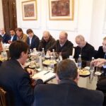 Sadir encabezó una reunión de gabinete para evaluar el avance del plan de obras en la provincia
